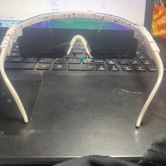 Sunglasses - Picture 4 of 5